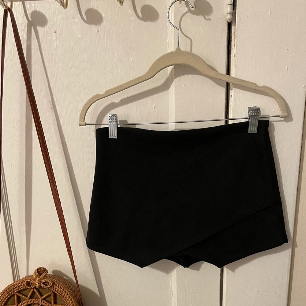 Black envelope skort